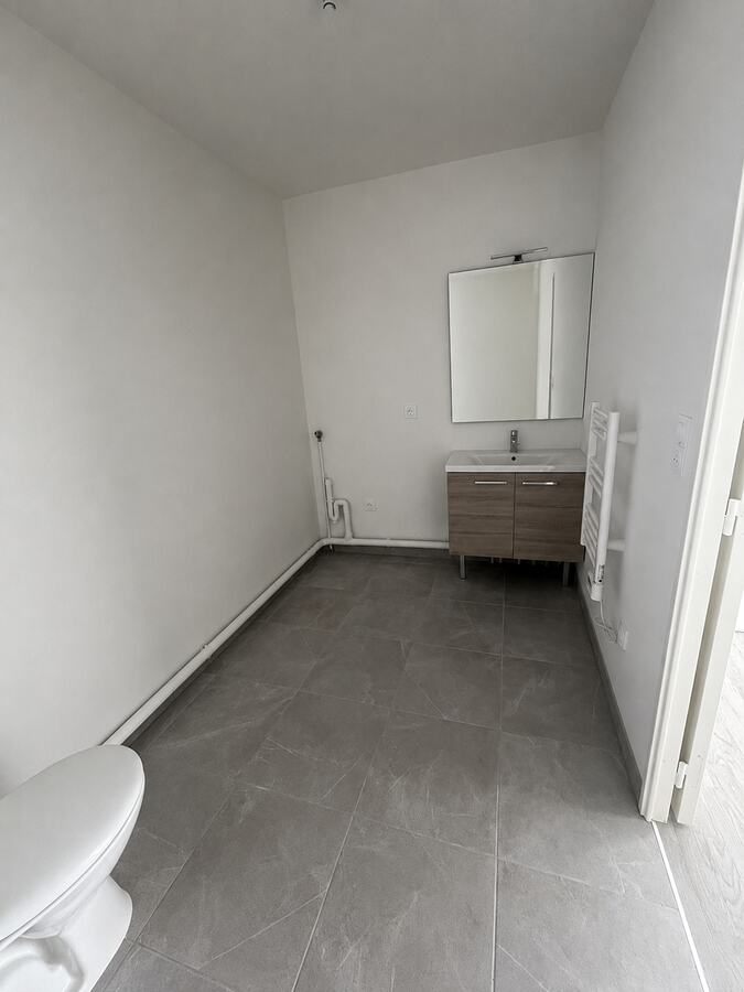 A304 - Studio nu avec terrasse et parking à Déville-lès-Rouen - photo 4