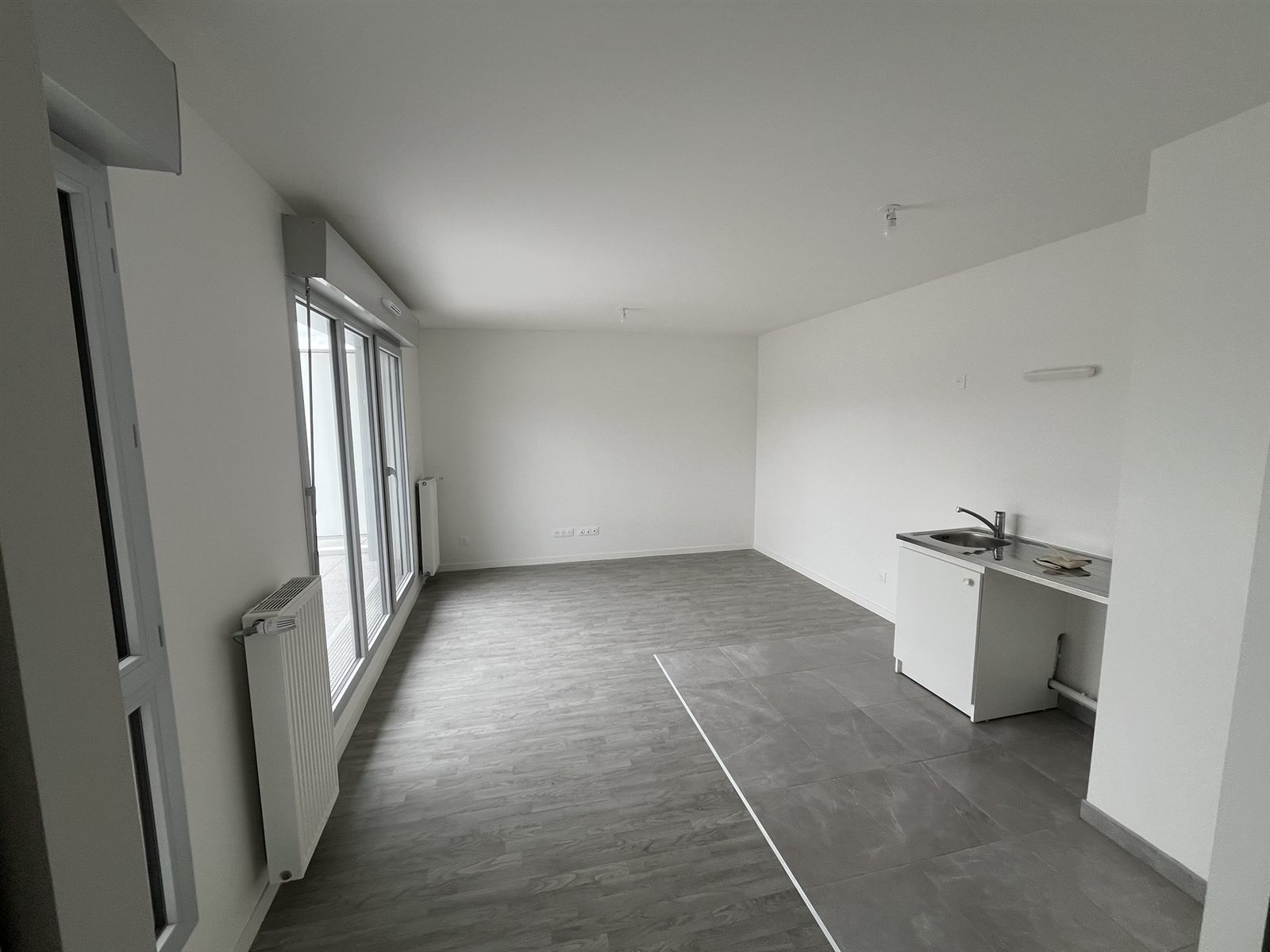 A304 - Studio nu avec terrasse et parking à Déville-lès-Rouen