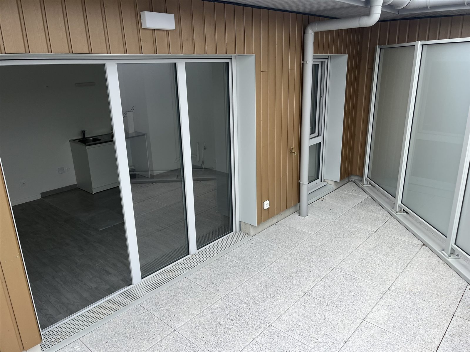 A304 - Studio nu avec terrasse et parking à Déville-lès-Rouen - photo 7
